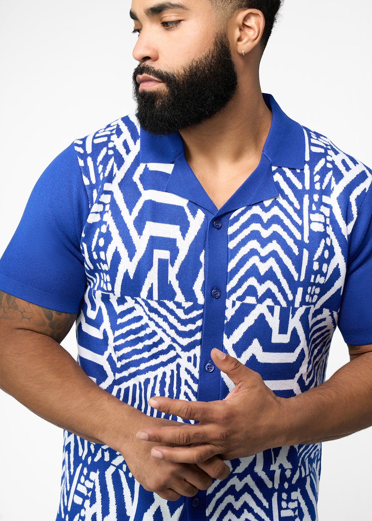 Degan Men's African Print Knit Shirt (White Cobalt Tribal) - Image 4