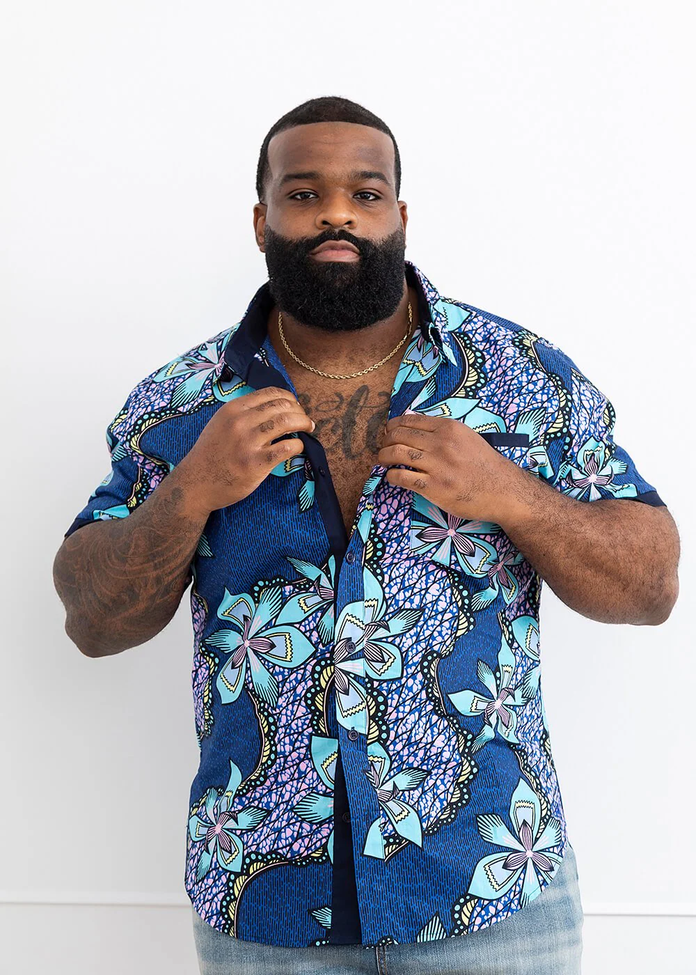 Deion Men's African Print Short Sleeve Button-Up Shirt (Light Blue Pink Iris) - Image 3