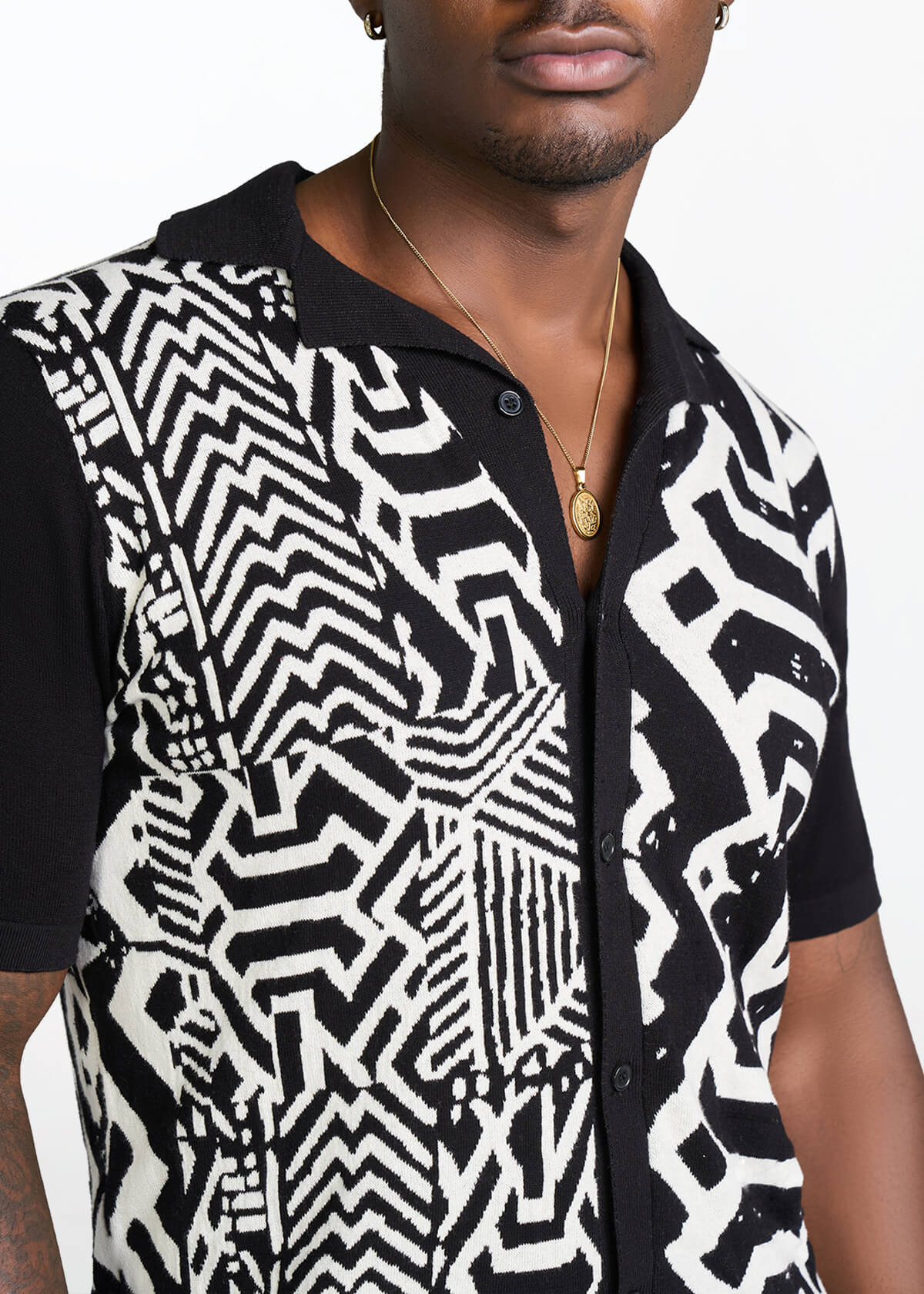 Obi Men's African Print Knit Shirt (Onyx Cream Multipattern) - Image 5